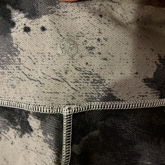 LULULEMON ATHLETICA LEGGINGS CAMO GRAY - Picture 4 of 6